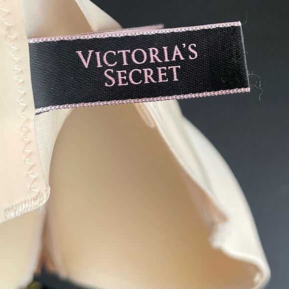 Victoria's Secret Very sexy multi-way nude bra 32DDD - Picture 7 of 9